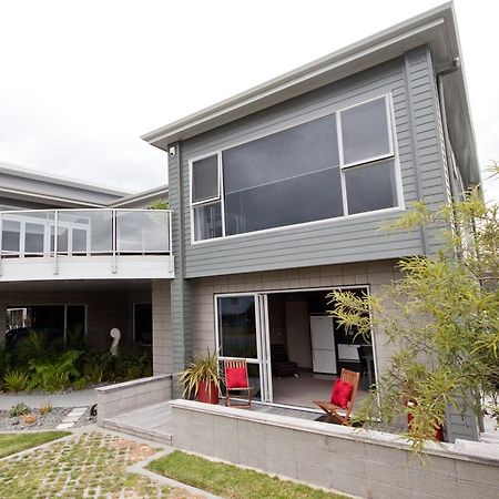 Bay Breeze Accommodation Cooks Beach Exterior photo