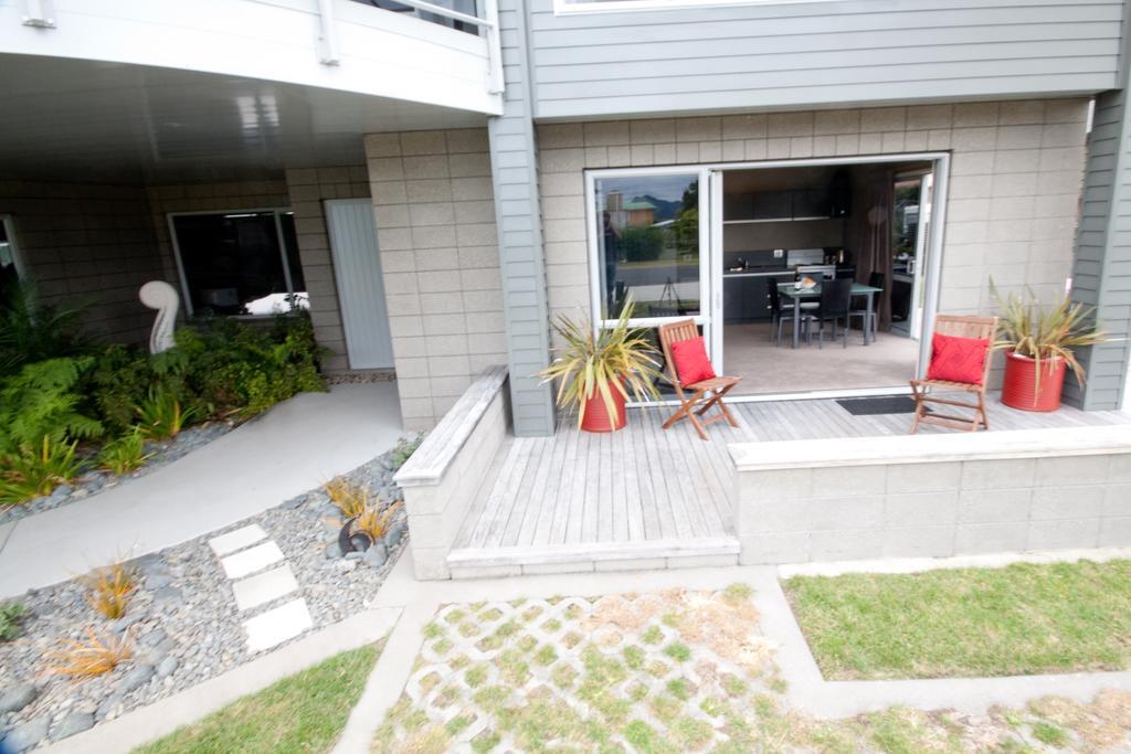 Bay Breeze Accommodation Cooks Beach Exterior photo