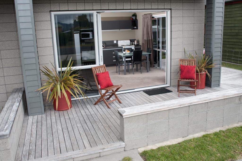 Bay Breeze Accommodation Cooks Beach Exterior photo