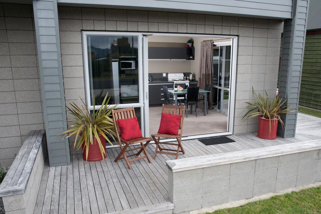 Bay Breeze Accommodation Cooks Beach Exterior photo